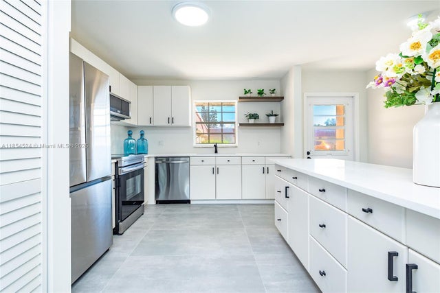 4 of 44 - 604 Laconia Cir B, Lake Worth, FL
