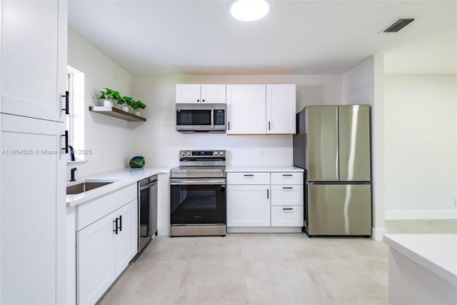 2 of 45 - 846 Salem Ln, Lake Worth, FL