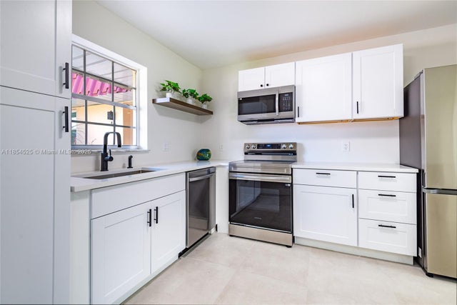 3 of 45 - 846 Salem Ln, Lake Worth, FL