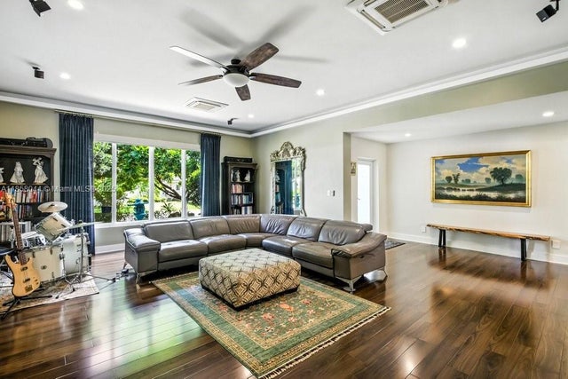 4 of 67 - 1708 Ne 47th St, Oakland Park, FL