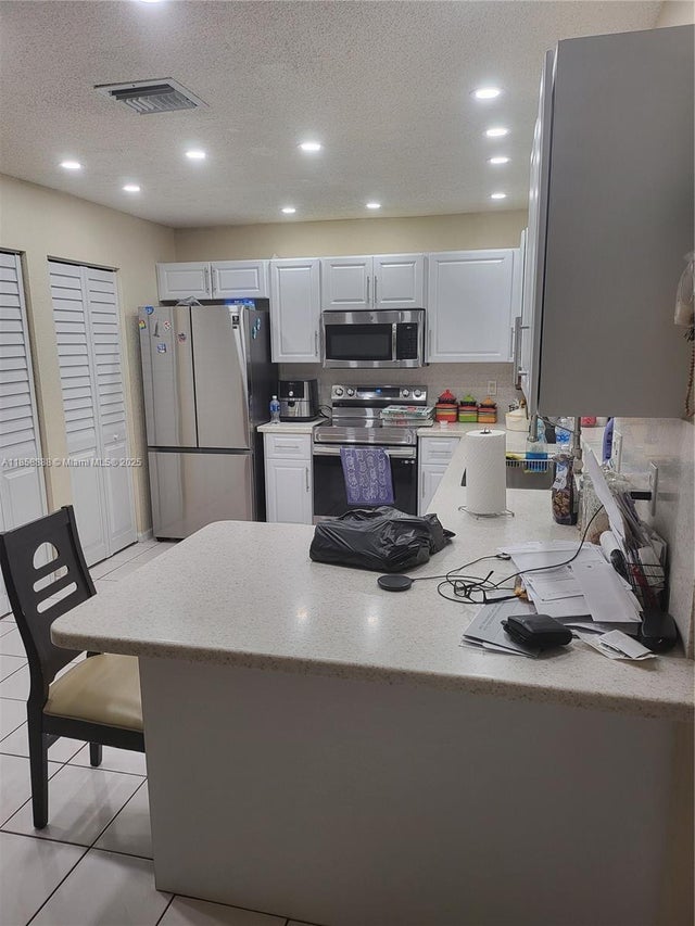 5 of 24 - 10877 Nw 8th St 10877, Pembroke Pines, FL