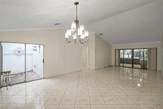 4 of 37 - 347 Fairway Cir 62, Weston, FL