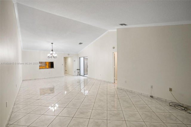 5 of 37 - 347 Fairway Cir 62, Weston, FL