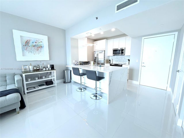 1 of 40 - 951 Brickell Ave 3402, Miami, FL