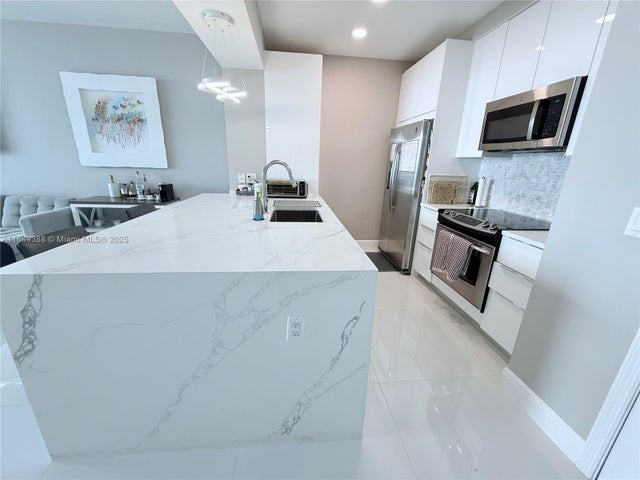 3 of 40 - 951 Brickell Ave 3402, Miami, FL