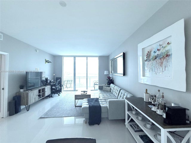 4 of 40 - 951 Brickell Ave 3402, Miami, FL