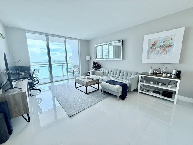 5 of 40 - 951 Brickell Ave 3402, Miami, FL