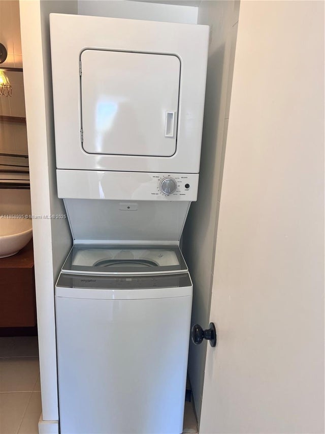 4 of 8 - 2201 Brickell Ave 75, Miami, FL