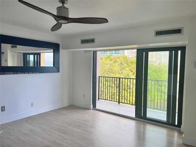 5 of 8 - 2201 Brickell Ave 75, Miami, FL