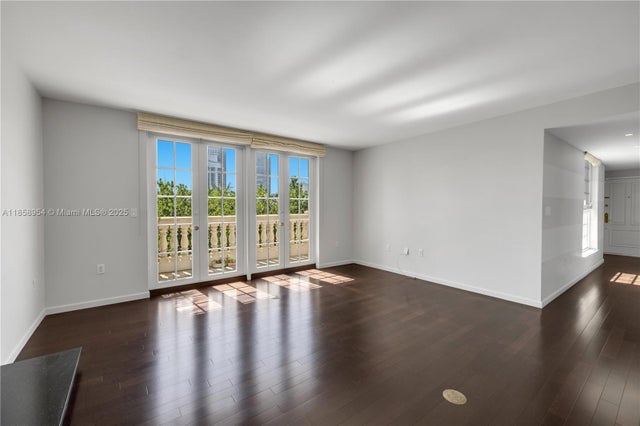 4 of 44 - 243 Meridian Ave 211, Miami Beach, FL