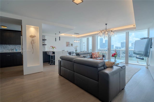 4 of 21 - 900 Bay Dr 914, Miami Beach, FL