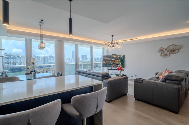 5 of 21 - 900 Bay Dr 914, Miami Beach, FL