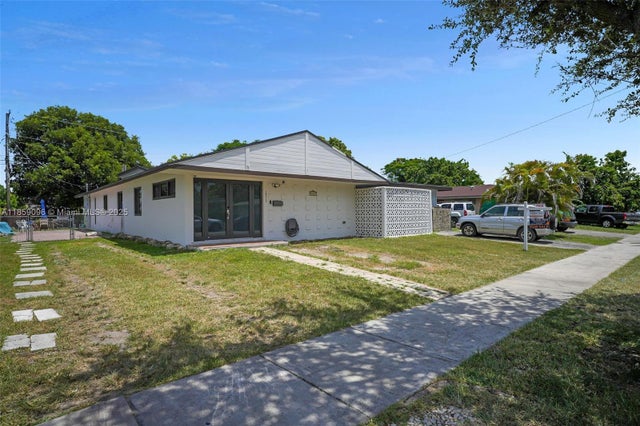 2 of 33 - 16313 Sw 99th Pl, Miami, FL