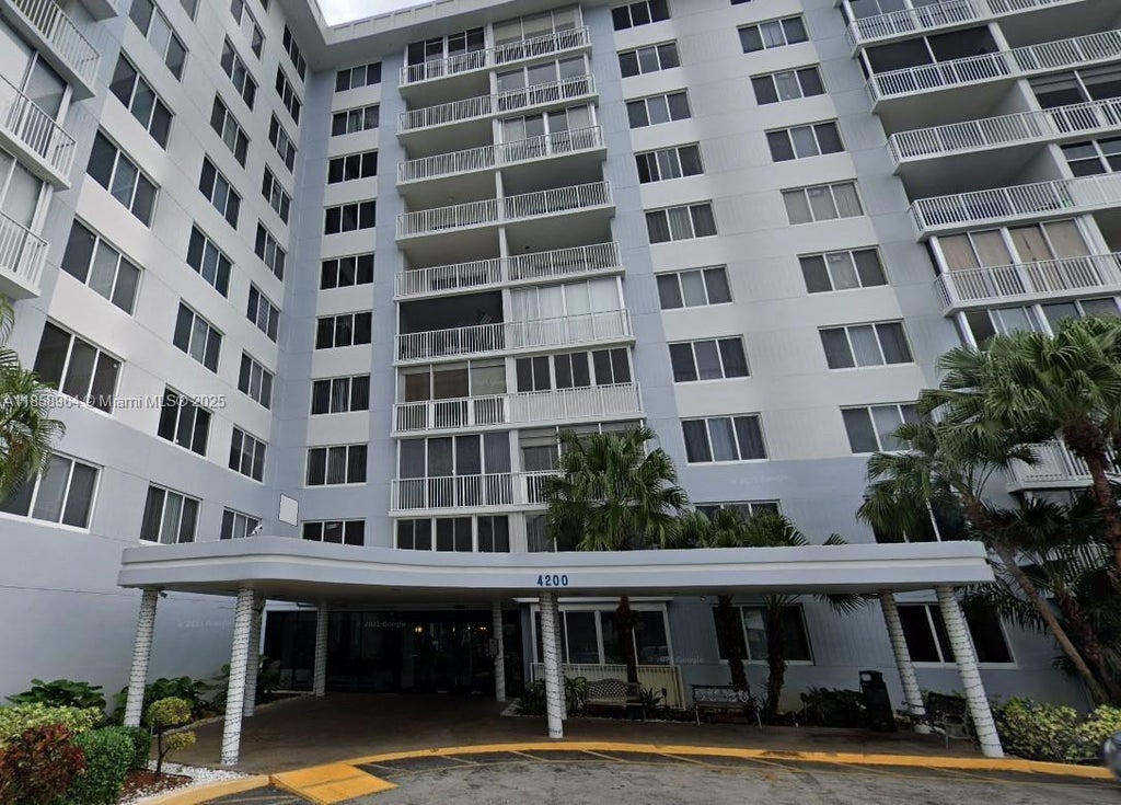 4200 Hillcrest Dr 206, Hollywood