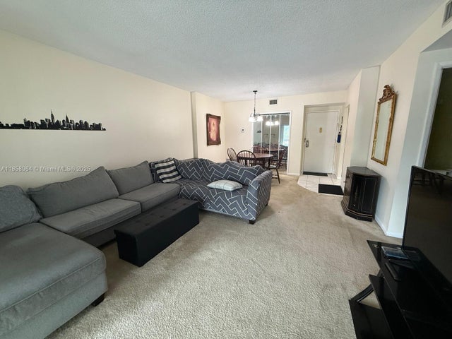 4 of 12 - 4200 Hillcrest Dr 206, Hollywood, FL