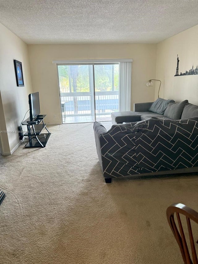 5 of 12 - 4200 Hillcrest Dr 206, Hollywood, FL