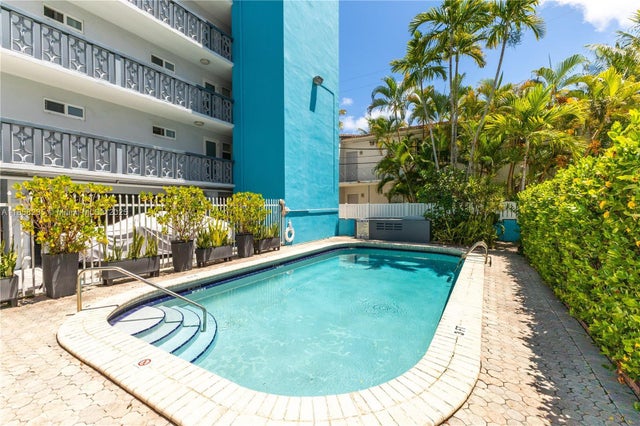3 of 18 - 1400 Lincoln Rd 402, Miami Beach, FL