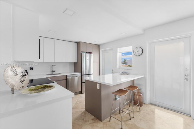 4 of 18 - 1400 Lincoln Rd 402, Miami Beach, FL