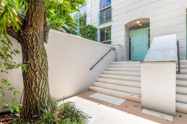 2 of 15 - 612 Valencia Ave 104, Coral Gables, FL