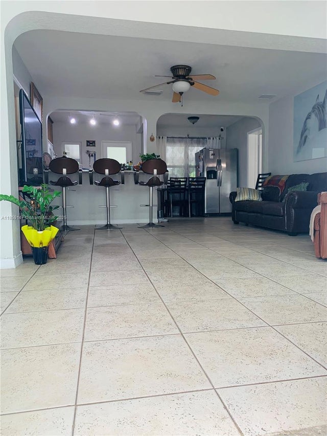4 of 20 - 2548 Johnson St, Hollywood, FL
