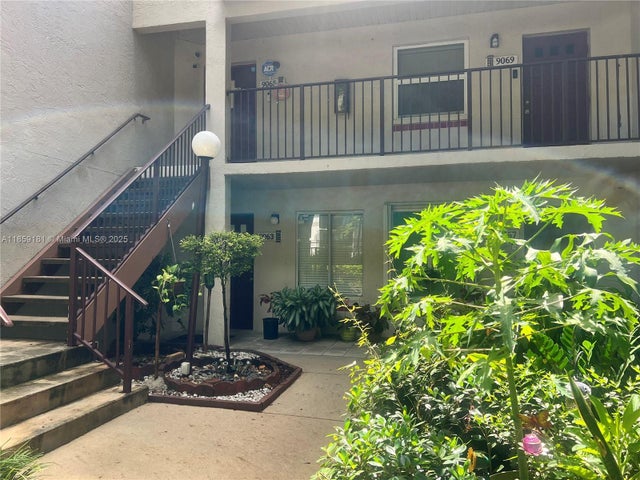 1 of 3 - 9065 Sw 141st Pl 9065, Miami, FL