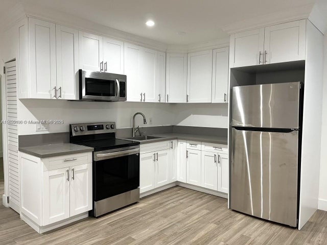 2 of 11 - 1818 Sherman St, Hollywood, FL