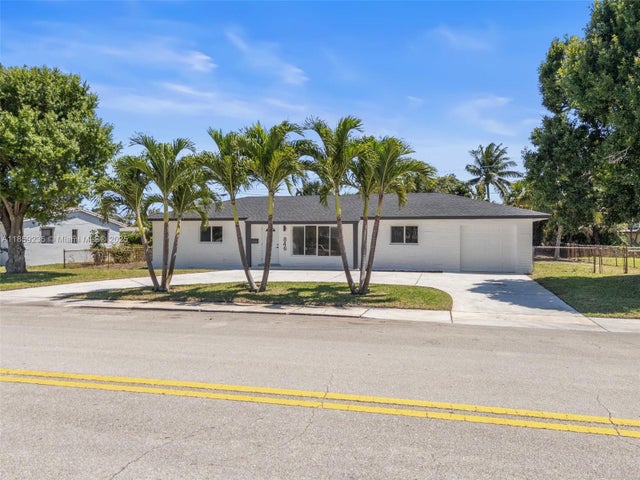 1 of 18 - 846 Foresteria Dr, Lake Park, FL