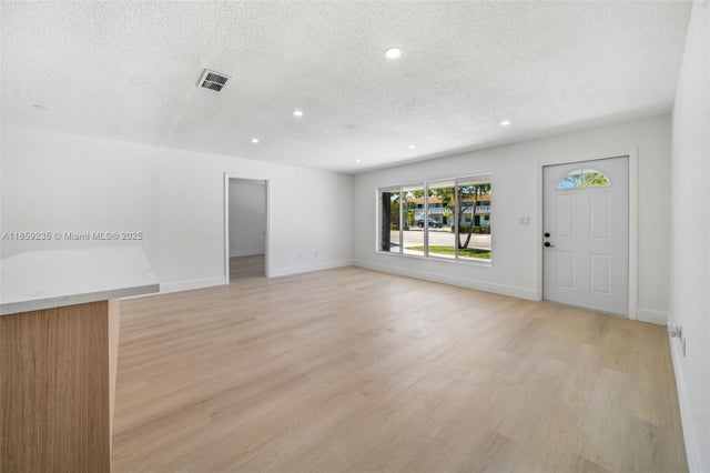 4 of 18 - 846 Foresteria Dr, Lake Park, FL