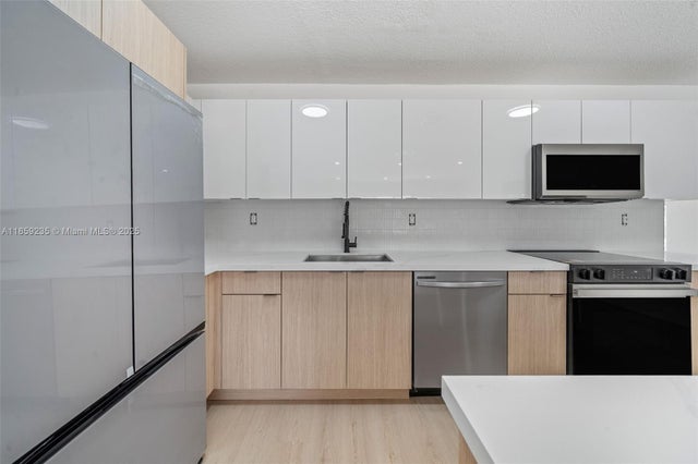 5 of 18 - 846 Foresteria Dr, Lake Park, FL