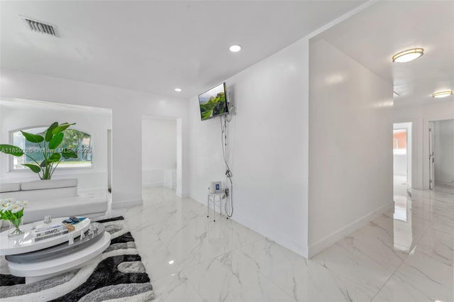 4 of 37 - 730 Curtiss Dr, Opa Locka, FL