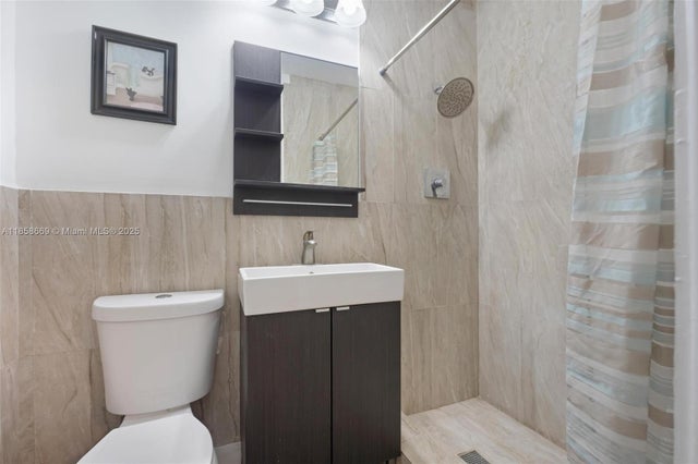 5 of 11 - 535 Ne 158th St, Miami, FL