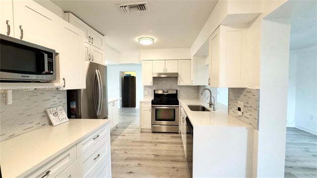 3 of 21 - 11360 Nw 31st St, Sunrise, FL