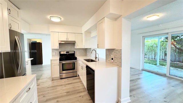 4 of 21 - 11360 Nw 31st St, Sunrise, FL