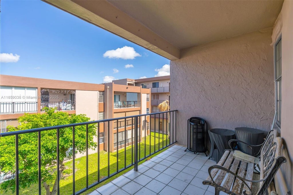 1900 W 68th St F302, Hialeah