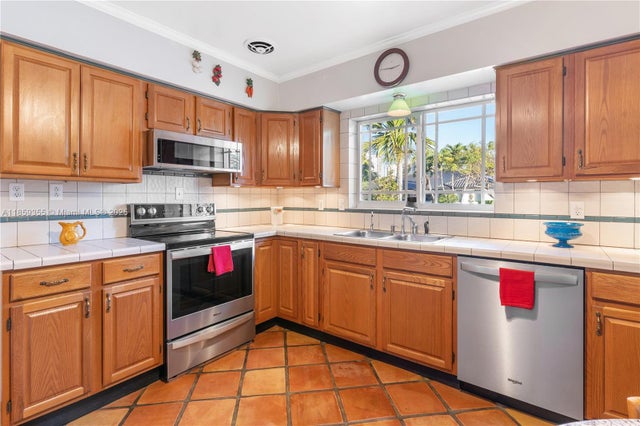 5 of 40 - 300 187th St, Sunny Isles Beach, FL