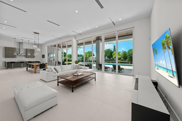 1 of 45 - 2815 Ne 26th Pl, Fort Lauderdale, FL