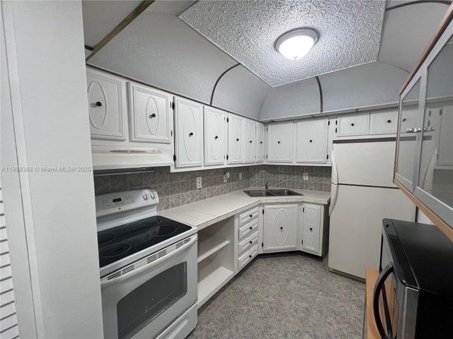 2 of 27 - 3101 Oakland Shores Dr H104, Oakland Park, FL