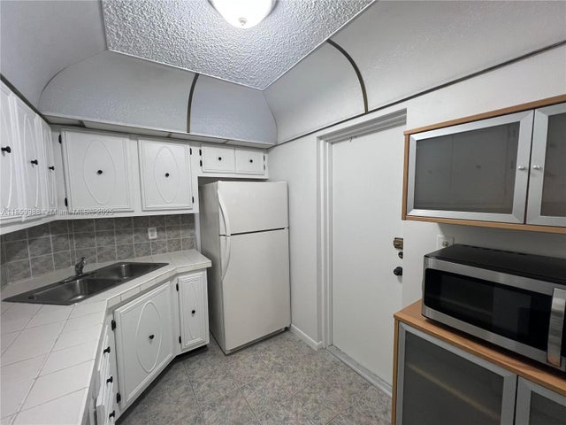 3 of 27 - 3101 Oakland Shores Dr H104, Oakland Park, FL