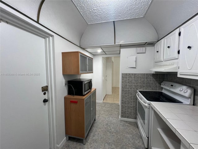 4 of 27 - 3101 Oakland Shores Dr H104, Oakland Park, FL