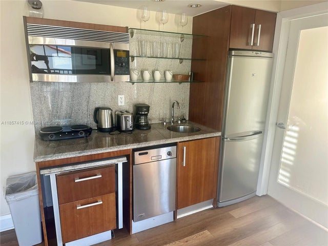 2 of 16 - 1060 Ocean Dr D309, Miami Beach, FL