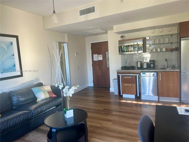 4 of 16 - 1060 Ocean Dr D309, Miami Beach, FL