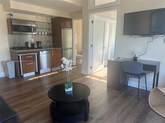 5 of 16 - 1060 Ocean Dr D309, Miami Beach, FL