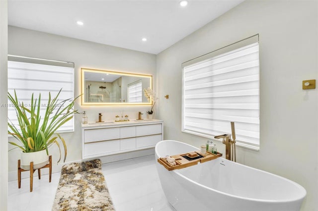 1 of 61 - 1402 Fletcher St, Hollywood, FL