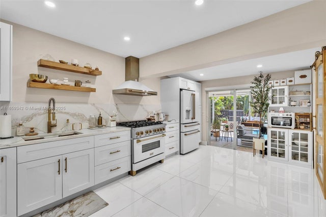4 of 61 - 1402 Fletcher St, Hollywood, FL