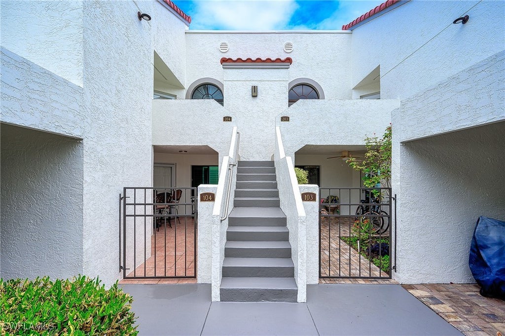 601 Beachwalk Cir L104, Naples