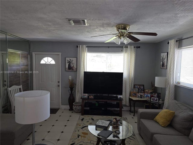 4 of 27 - 20200 Sw 113th Place, Miami, FL