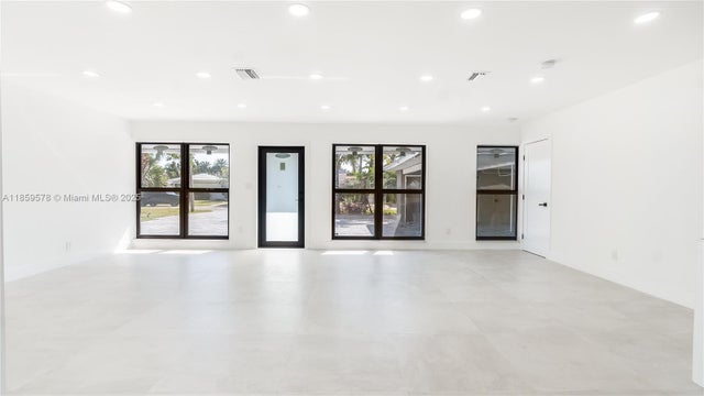 4 of 33 - 2417 Ne 18th Ave, Wilton Manors, FL