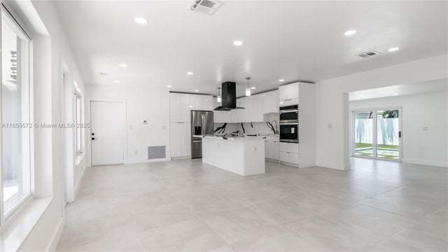 4 of 31 - 1611 Ne 40th Pl, Oakland Park, FL