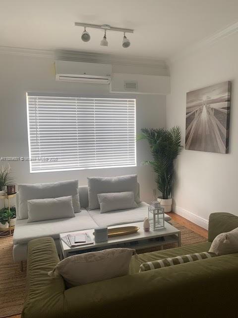 1 of 15 - 830 10th St 1, Miami Beach, FL