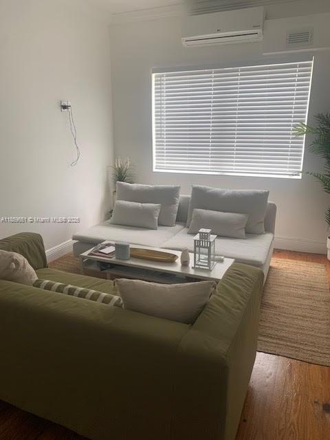 2 of 15 - 830 10th St 1, Miami Beach, FL